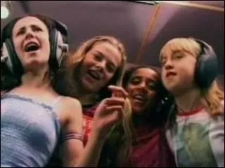 Qui chante le générique de la série ?