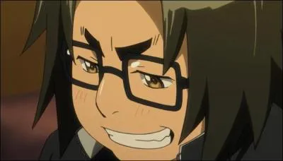 Je suis un fanatique des armes à feu et amoureux de Saya. Je suis :