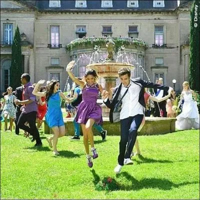 Dans la chanson "Crecimos juntos", qu'y a-t-il de particulier ?