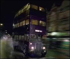 Comment s'appelle le bus avec lequel Harry s'est rendu à Londres ?