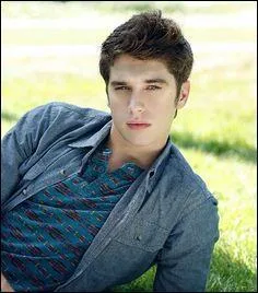 Brandon Foster est le fils de :