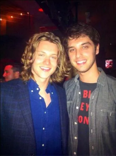 Dans la première saison, Callie s'enfuit au côté du personnage de/d' :