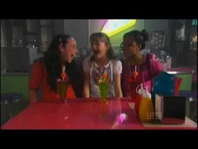 Cette photo te rappelle quelle chanson ? Interprétée par qui ?