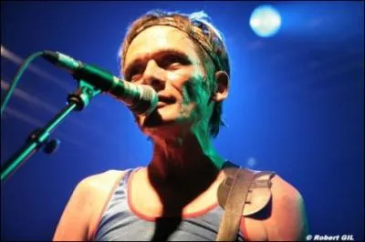 Il a d'ailleurs fondé un groupe très soutenu par Téléphone ... Comment s'appelait-il ?