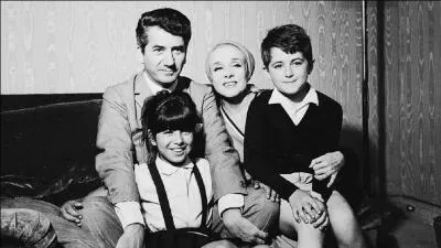 En 1965, une série conte les mésaventures comiques d'un couple joué par Micheline Presle et Daniel Gélin. Quel en est le titre ?