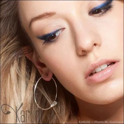 Comment appelle-t-on ces grandes boucles d'oreilles circulaires ?