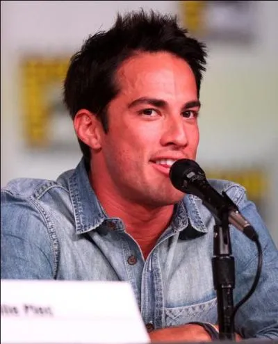 Quel acteur joue Tyler Lockwood ?