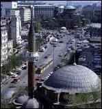 Mon premier est synonyme d'idiot. Mon second est l'abréviation de la Fédération internationale de l'automobile. Mon tout est la capitale de la Bulgarie.