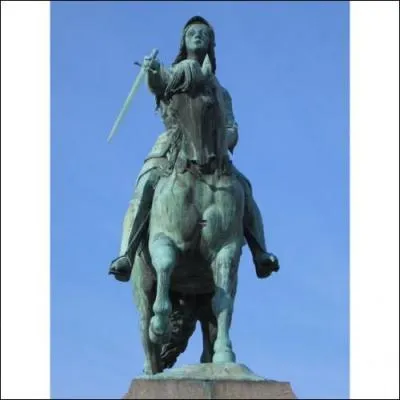 A l'époque romaine cette ville sur la Loire s'appelait Cenabum. Quelle est-elle ?