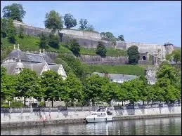 Le fort de Loncin est un des douze forts construits pour défendre la ville de Liège, en Belgique. Dès le début de quelle guerre fut-il détruit ?