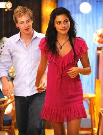 Qui sont les personnages en couple sur cette photo ? Joués par quels acteurs ?