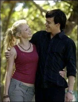 Qui sont les personnages en couple sur cette photo ? Joués par quels acteurs ?