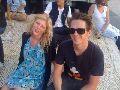 Qui est sur cette photo ? Et quel est leur lien ?