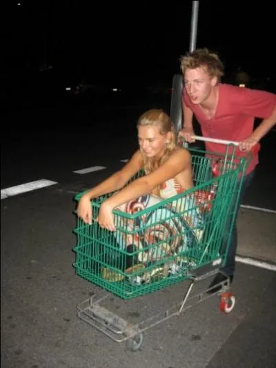 Qui est sur cette photo ? Et quel est leur lien ?