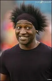 ''J'suis blanc" est une chanson de Kamini, le rappeur des campagnes. Quel titre a fait sa notoriété après un énorme succès sur Internet ?