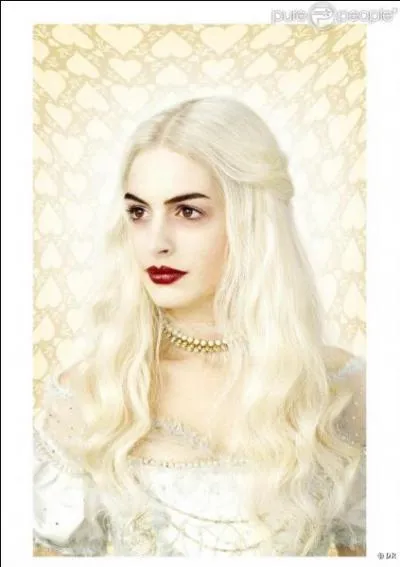 ''Elle s'appelait Blanche et c'était une flamme 
Mais oserai-je un jour chanter ce refrain-là 
En entrant dans le lit je l'ai sentie nerveuse 
Sur le drap de couleur sa chair devint rosée 
Sa peau me criait vient et sa bouche fiévreuse 
Murmurait pas encore refusant mes baisers''

Qui a écrit ces paroles ?