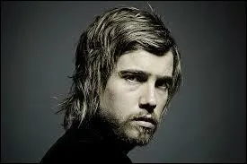 ''Corbeau blanc'' est une chanson de Julien Doré qui fut découvert en 2007 dans l'émission...