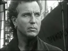 En compagnie de quelle chanteuse Bernard Lavilliers chantait-il ''Idées noires'' en 1983 ?