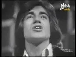 Vous souvenez-vous de Ringo qui avait chanté ''Qui est ce grand corbeau noir ? '' ? Cette chanson était un adaptation en français de...