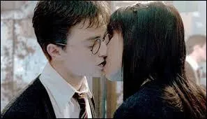 Qui Harry embrasse-t-il ?