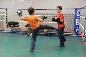 A partir de quel âge peut-on débuter l'initiation à la boxe française ?