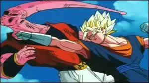Dans la bataille Boo contre Vegeto, en quoi Vegeto se fait-il transformer ?