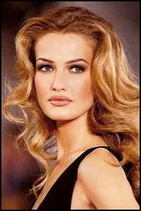 Quel est le nom de ce super model emblématique des années 90, ancienne égérie de Calvin Klein, Chanel ou encore Christian Dior  ?