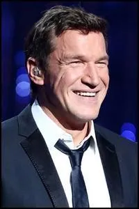 Quelle émission, qu'il avait déjà animée auparavant sur une autre chaîne, Benjamin Castaldi présente-t-il désormais sur D8  ?