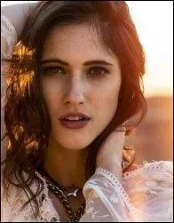 Qui est la fille sur la photo ?