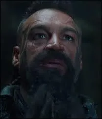 Comment se nomme le garde du corps du commandant ?