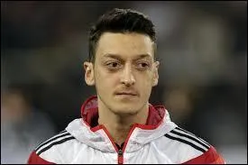 Quel(s) club(s) Mesut Özil a-t-il parcouru toute sa carrière ?