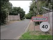 Nous entrons dans Hinacourt, village Axonais situé en région ...