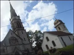 Voici les clochers du village franc-comtois de Seloncourt. Il se situe dans le département ...