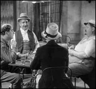 Dans quel film français apprend-on, lors d'un jeu de cartes mythique que "c'est dans la marine qu'il y a le plus de cocus" ?