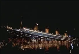 Quelle partie du Titanic coule d'abord ?