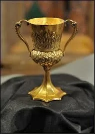 Où se trouve l'Horcruxe en forme de coupe ?