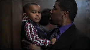 4 - Peter Benton découvre que son fils est sourd. Comment ce fils s'appelle-t-il ?