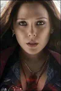 C'est la petite soeur de deux jumelles archi-célèbres. Elle incarne ici la Sorcière rouge. Il s'agit de :