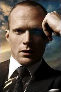 Cet acteur, habitué des grosses productions, incarne ici La Vision. C'est :