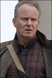 Toujours dans "Thor", nous avions aussi vu apparaitre le personnage du professeur Erik Selvig, qui reprend ici du service, toujours sous les traits de :