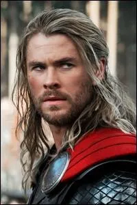 Qui s'est fait connaître grâce au rôle de Thor ?