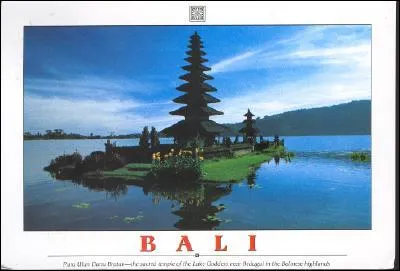 Grâce aux mentions figurant sur celle-ci, vous savez que vos amis sont en voyage en :