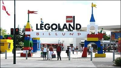 Le parc Legoland de Billund fascine petits et grands grâce au monde recréé avec soixante millions de briques LEGO, dans le plus petit des pays scandinaves, ...
