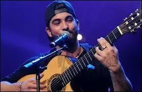 Comment s'appelle sa guitare ?