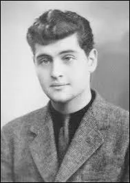 Quel chanteur, né en 1938, est connu pour avoir chanté "Les Champs Élysées", "Et si tu n'existais pas"... ?