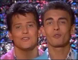 Comment s'appelle le duo à l'origine de la chanson "Nuit de folie" en 1988 ?