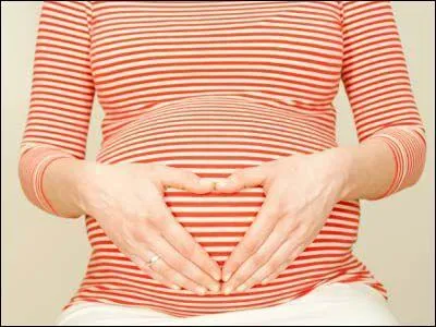 La rubéole peut être responsable de malformation chez le ftus d'une femme enceinte si celle-ci se trouve contaminée par la maladie lors de sa grossesse.