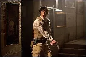 A quel niveau Bellamy fait-il une brèche pour sauver Jasper et les autres et qui tue le docteur ?