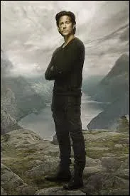 Qui va aider Marcus dans les décombres du missile ?