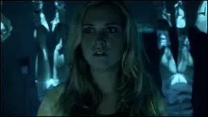 Que découvre Clark au début ?